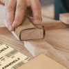 Aplicación de lija de madera FANDELI utilizando lija gruesa para madera y diferentes tipos de lijas para madera